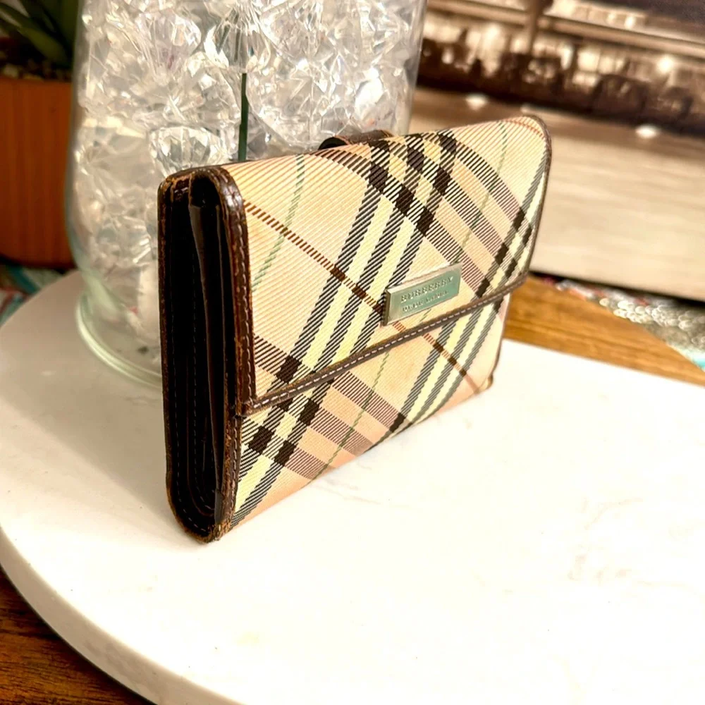 Burberry Bifold wallet Nice clean - Picture 5 of 13